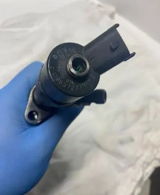 Peugeot 607 Fuel injector 9637277980