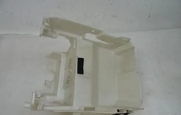 Peugeot 308 Other engine bay part 9670162380