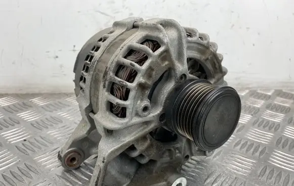 Mercedes-Benz E W212 Generator/alternator A0009060922 151016 0125711100