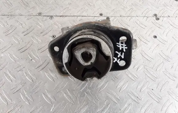 Mitsubishi Colt CZ3 Engine mount bracket MR961613