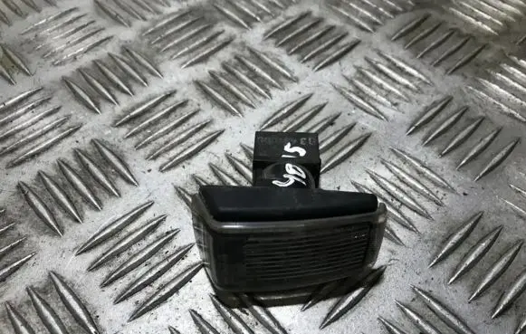 Front fender indicator light