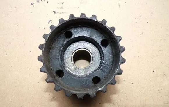 Volkswagen Touran I Timing chain sprocket 038105263F