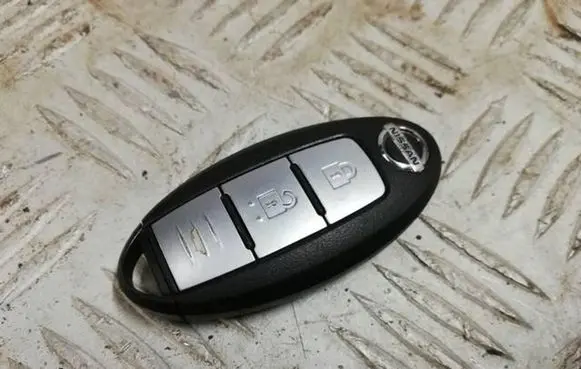 Nissan Qashqai Ignition key/card S180144202