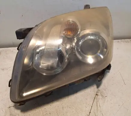 Toyota Avensis T250 Headlight/headlamp E411331 35108