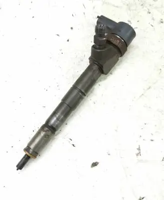 Opel Insignia A Fuel injector 55577668