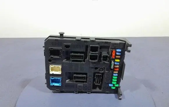 Peugeot 308 Fuse box set 9678477280