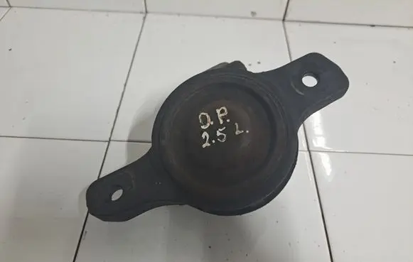 Subaru Outback Engine mount bracket