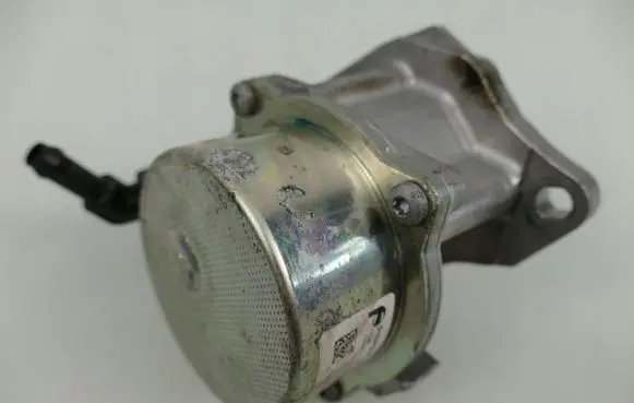 Nissan Qashqai Vacuum pump 146502327R