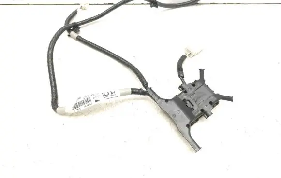 Toyota Avensis T270 Seat wiring loom 8219105100F 8219105100