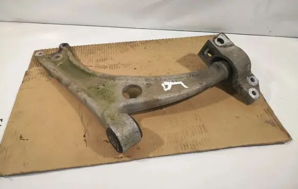Volkswagen PASSAT B6 Front lower control arm/wishbone