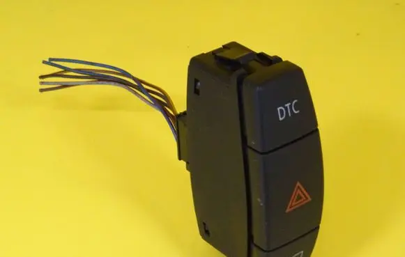 BMW 1 E81 E87 Hazard light switch 6945603-03 694560303 61316945603-03
