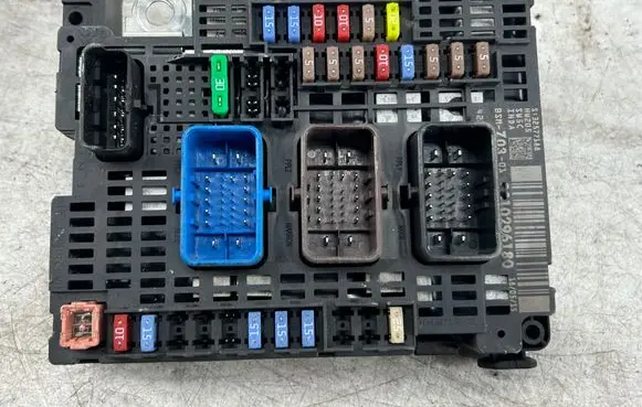 Citroen C4 Grand Picasso Fuse module 9810296180