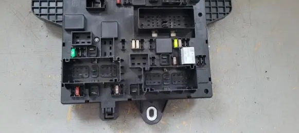 Opel Zafira C Fuse box set 13368651 1102100000 1110138AA