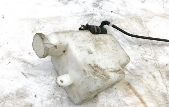 KIA Carnival Windshield washer fluid reservoir/tank