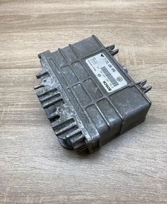 Volkswagen PASSAT B4 Engine control unit/module ECU 8A0907311L 0261203188