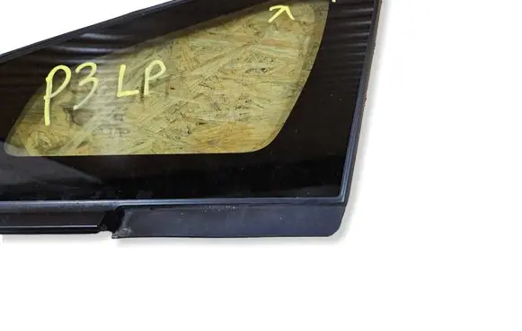 Toyota Prius (XW30) Side middle window/glass 6212047021