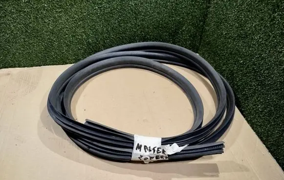 Renault Master III Front door rubber seal 