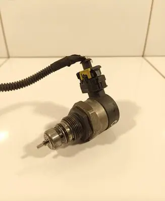 Opel Vectra C Fuel pressure regulator 0281002507 22016841