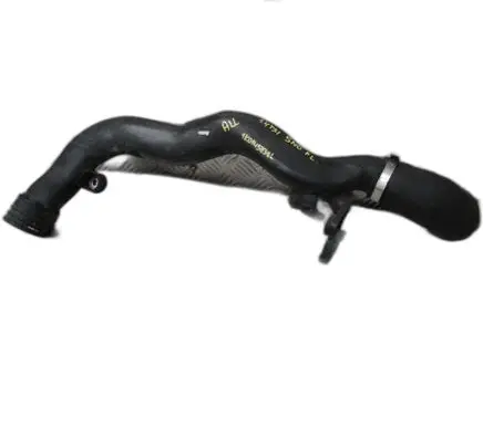 Volkswagen Tiguan Intercooler hose/pipe 