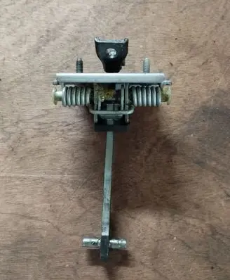 Peugeot 3008 I Front door check strap stopper