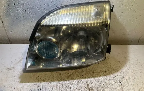 Nissan X-Trail T30 Headlight/headlamp