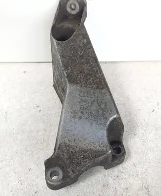 Audi A4 S4 B6 8E 8H Engine mounting bracket 8E0199307A