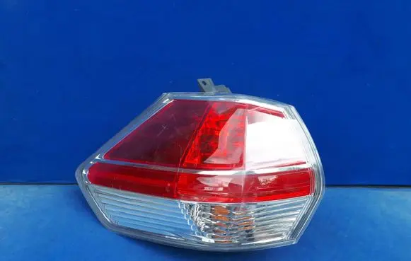 Nissan X-Trail T32 Rear/tail lights KOITO22017939