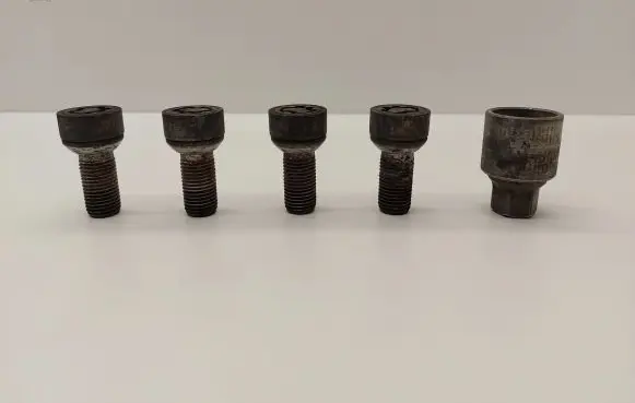 Volkswagen Eos Anti-theft wheel nuts and lock 