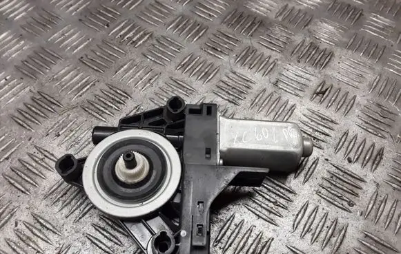 Volvo XC60 Front door window regulator motor 966268102 WR12718