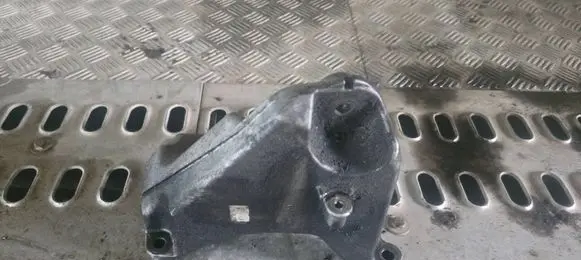 Mercedes-Benz C W205 Engine mounting bracket A6262230100