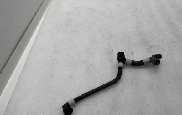 Tesla Model Y Engine coolant pipe/hose 107757700F