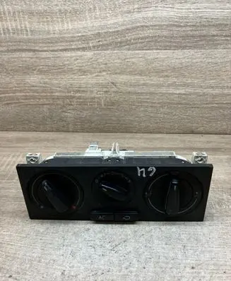 Volkswagen Golf IV Climate control unit 1J0820045F 90151121