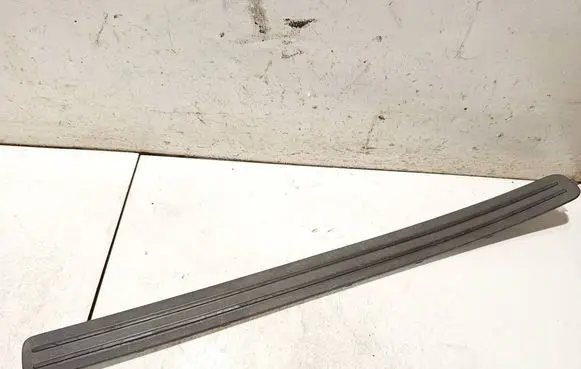 Volkswagen Touareg I Front sill trim cover 7L0853656