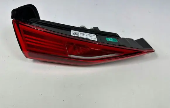 Tailgate rear/tail lights