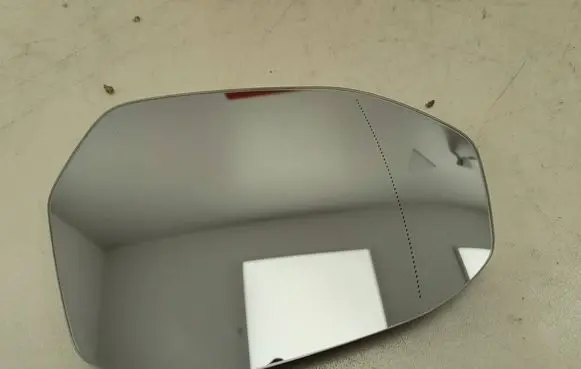 BMW 5 G60 G61 Wing mirror glass 698512
