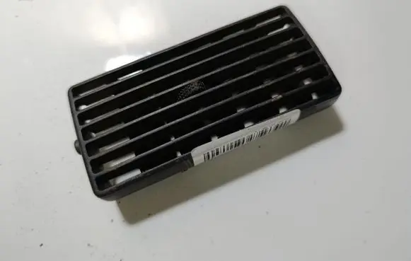 Volkswagen Golf IV Dash center air vent grill