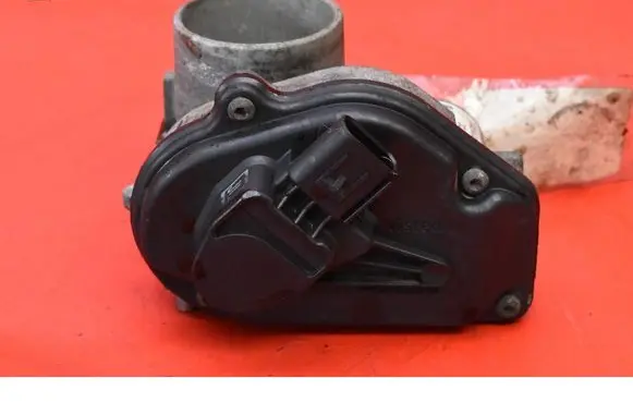 Ford Fusion Throttle body valve 2S6UCC