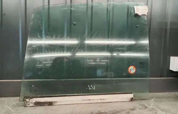 Opel Kadett E Front door window glass four-door