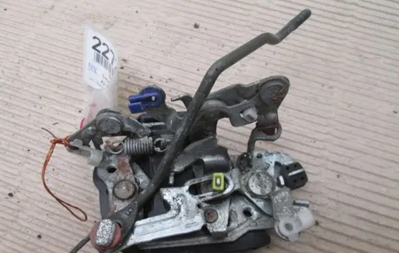 Suzuki Swift Cultus Front door lock