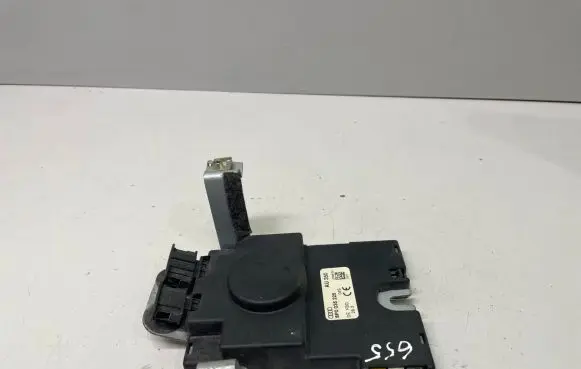 Audi A3 S3 8P Antenna control unit 8P0035225