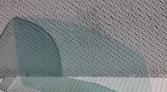 Nissan Qashqai Sliding door window/glass 