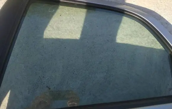 Suzuki SX4 Rear door window glass as2
