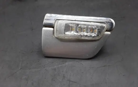 Audi A8 S8 D3 4E Front fender indicator light E11481 UL03214R