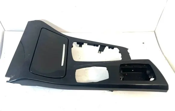 BMW 5 F10 F11 Cup holder front 9206401