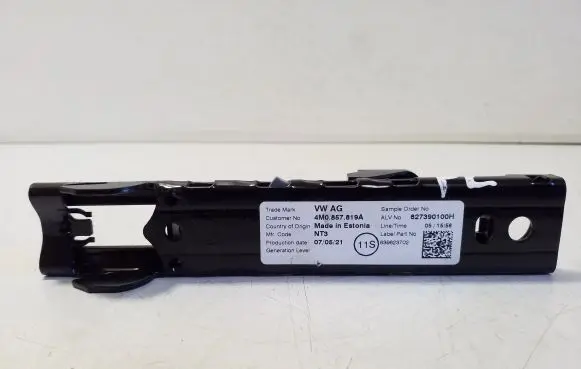 Audi e-tron Seat belt adjustment rail 4M0857819A
