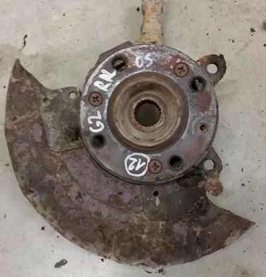 Volkswagen Golf II Front wheel hub 357407256C
