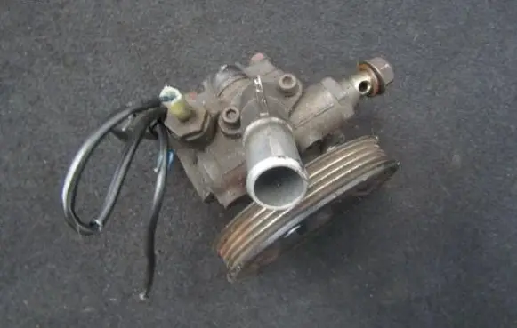 Mazda 323 Power steering pump