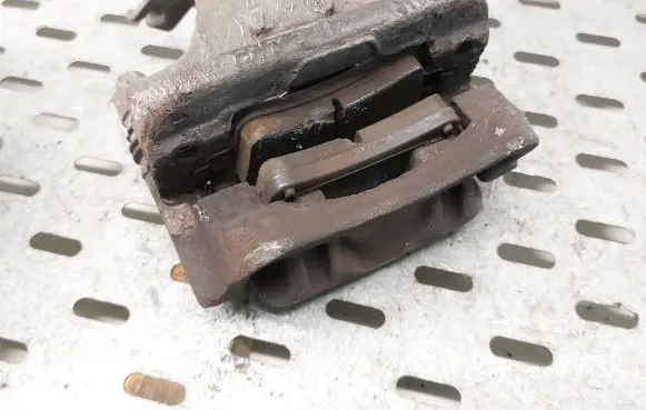Opel Insignia A Rear brake caliper