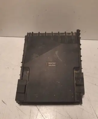 Volkswagen Touran I Fuse box cover 1K0937132 1K0937132F
