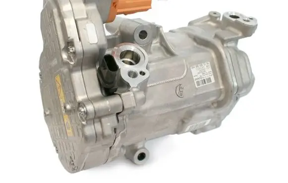 Mercedes-Benz C W206 Air conditioning (A/C) compressor (pump) A0008305304